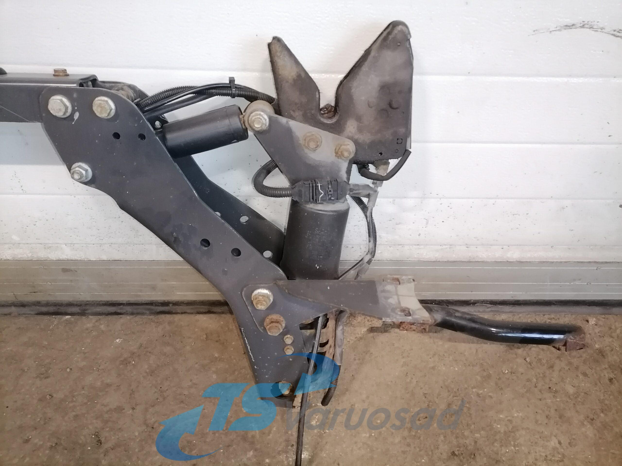 Mercedes-Benz Kabiini kandur, tagumine A9303103358 - Cab suspension for Truck: picture 4 Mercedes-Benz Kabiini kandur, tagumine A9303103358 - Cab suspension for Truck: picture 4