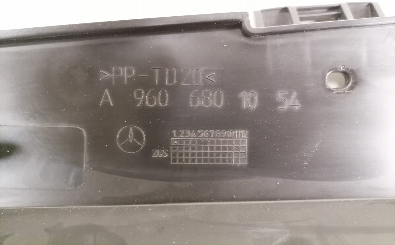 Mercedes-Benz Salongi plastik A9606801054 - Universal part for Truck: picture 3 Mercedes-Benz Salongi plastik A9606801054 - Universal part for Truck: picture 3