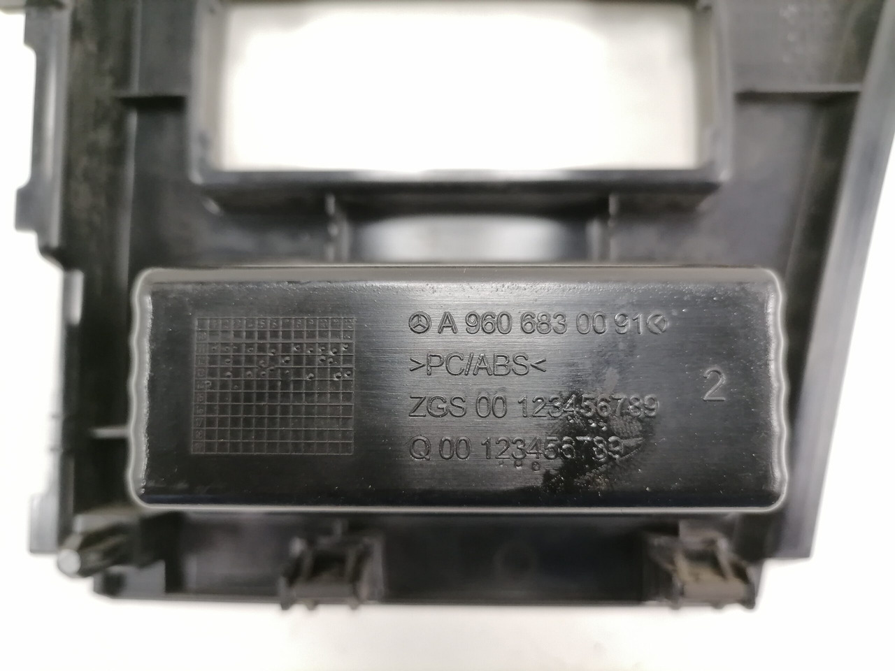 Mercedes-Benz Salongi plastik A9606802607 - Universal part for Truck: picture 4 Mercedes-Benz Salongi plastik A9606802607 - Universal part for Truck: picture 4