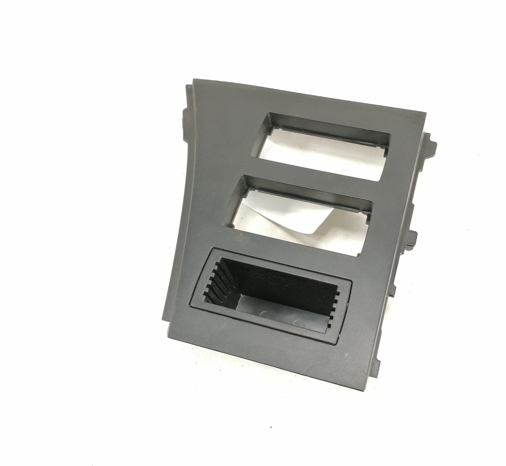 Mercedes-Benz Salongi plastik A9606802607 - Universal part for Truck: picture 1 Mercedes-Benz Salongi plastik A9606802607 - Universal part for Truck: picture 1