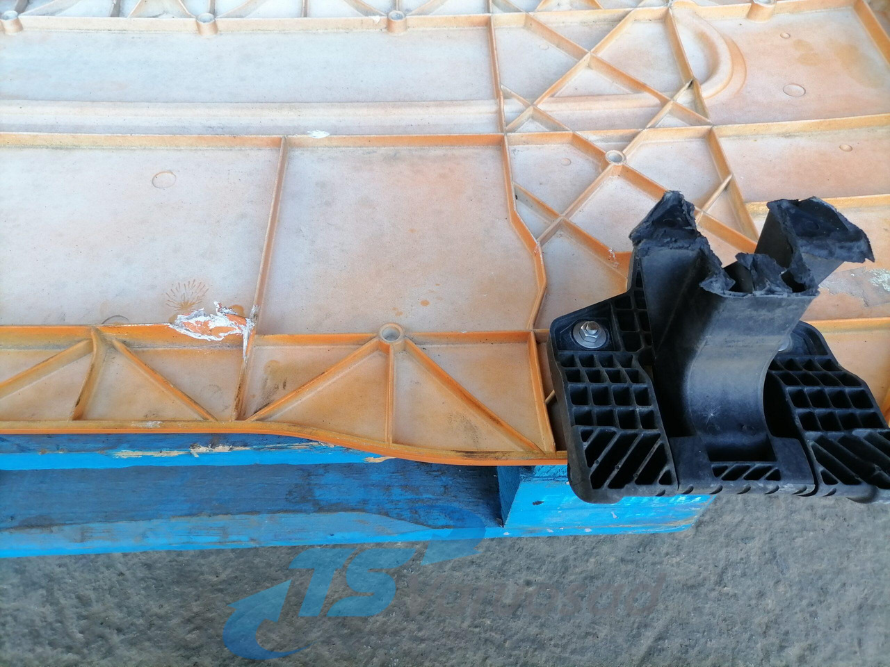 Renault Iluvõre 5010301618 - Grill for Truck: picture 3 Renault Iluvõre 5010301618 - Grill for Truck: picture 3