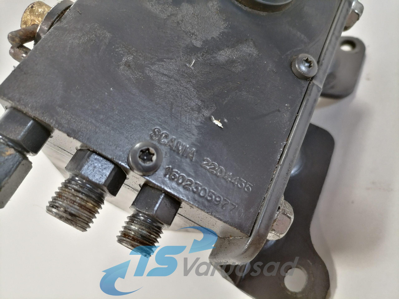 Scania Cab tilting pump 2204435 - Cab suspension for Truck: picture 5 Scania Cab tilting pump 2204435 - Cab suspension for Truck: picture 5