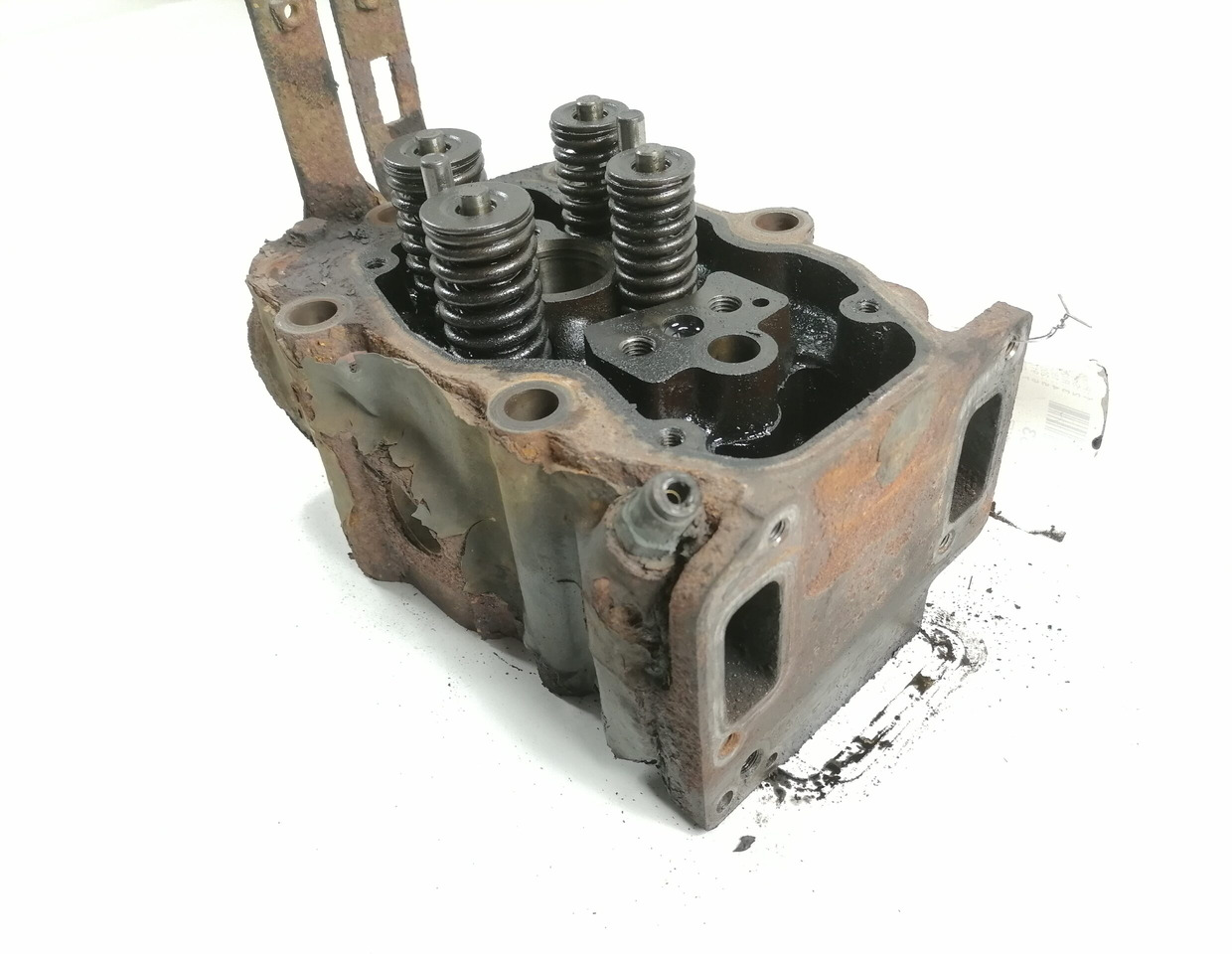 Scania Cylinder head, HPI 1804716 - Cylinder head for Truck: picture 2 Scania Cylinder head, HPI 1804716 - Cylinder head for Truck: picture 2