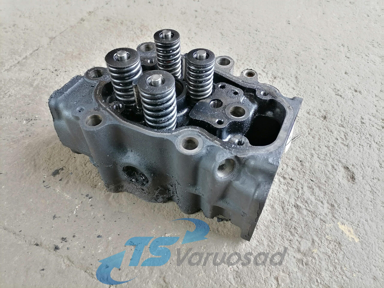 Scania Cylinder head, XPI 1921303 - Cylinder head for Truck: picture 1 Scania Cylinder head, XPI 1921303 - Cylinder head for Truck: picture 1