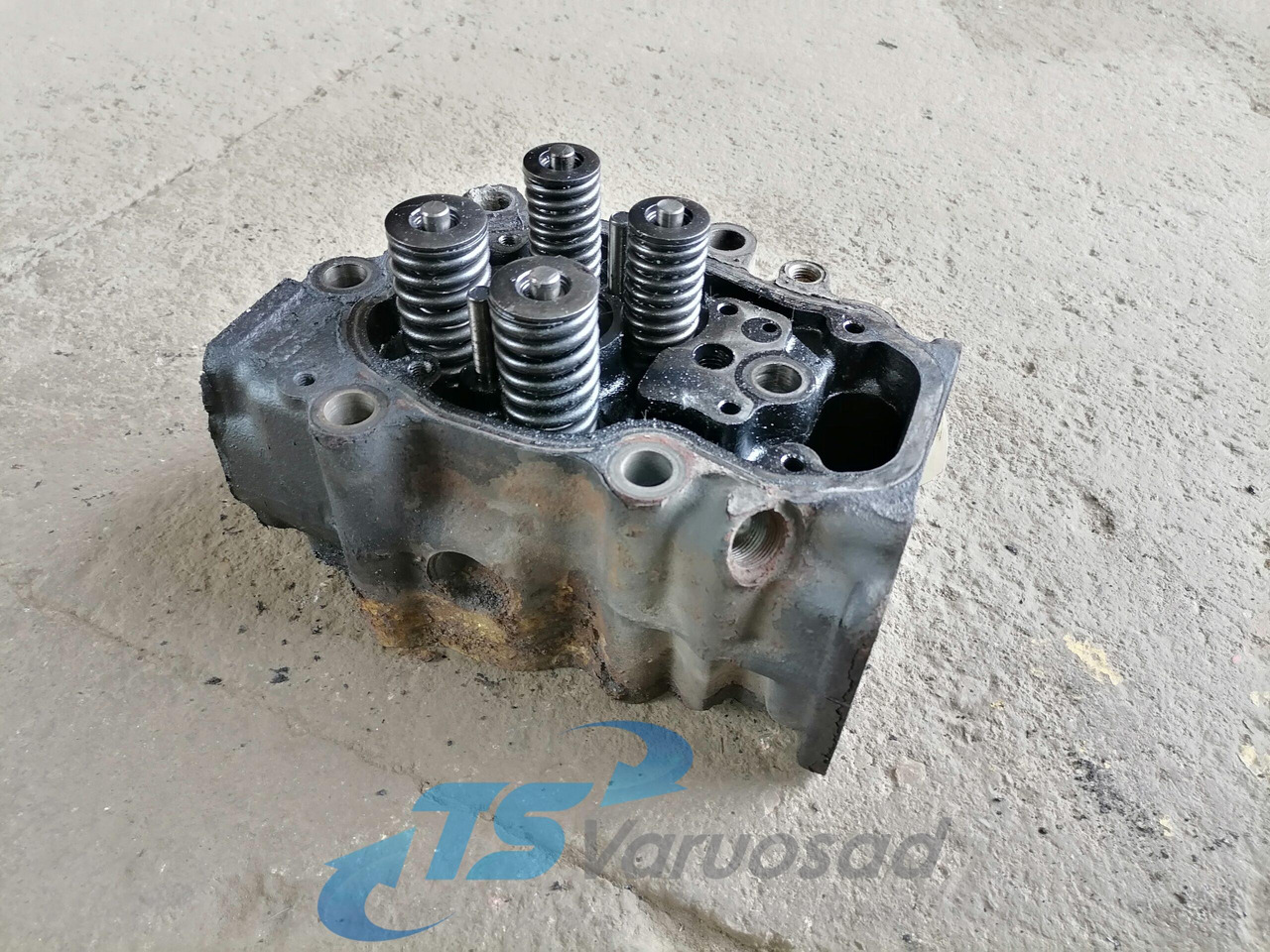 Scania Cylinder head, XPI 1921303 - Cylinder head for Truck: picture 1 Scania Cylinder head, XPI 1921303 - Cylinder head for Truck: picture 1