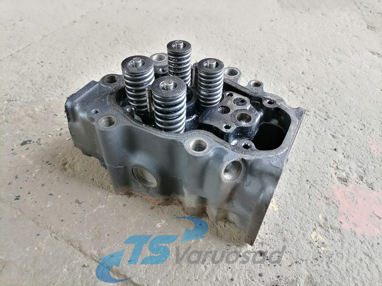 Scania Cylinder head, XPI 1921303 - Cylinder head for Truck: picture 1 Scania Cylinder head, XPI 1921303 - Cylinder head for Truck: picture 1