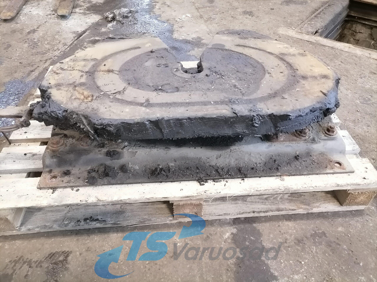 Scania Fifht wheel 1353631 - Fifth wheel coupling for Truck: picture 4 Scania Fifht wheel 1353631 - Fifth wheel coupling for Truck: picture 4