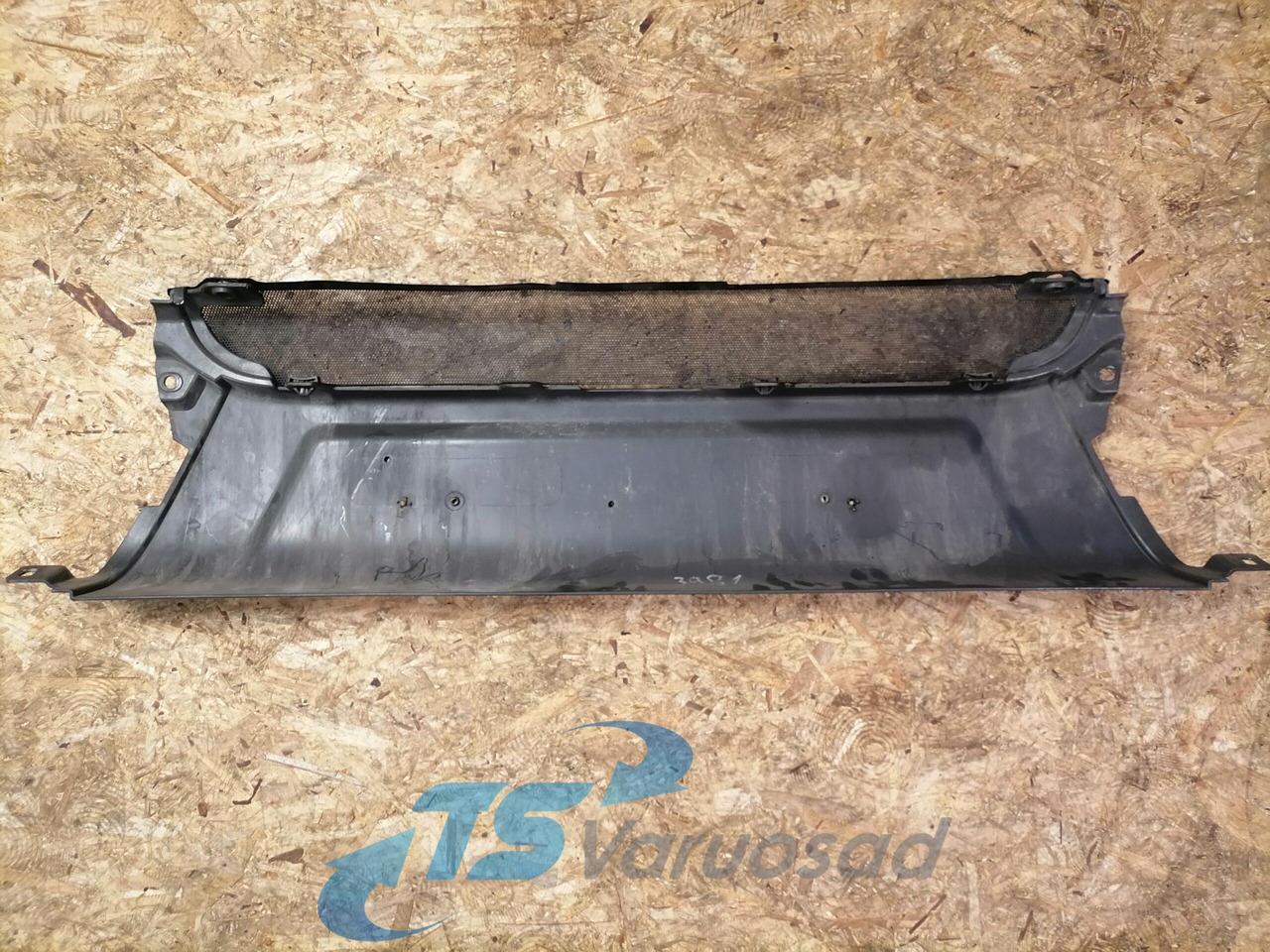 Scania Front bumper cover plastic 1865181 - Aerodynamics/ Spoiler for Truck: picture 2 Scania Front bumper cover plastic 1865181 - Aerodynamics/ Spoiler for Truck: picture 2