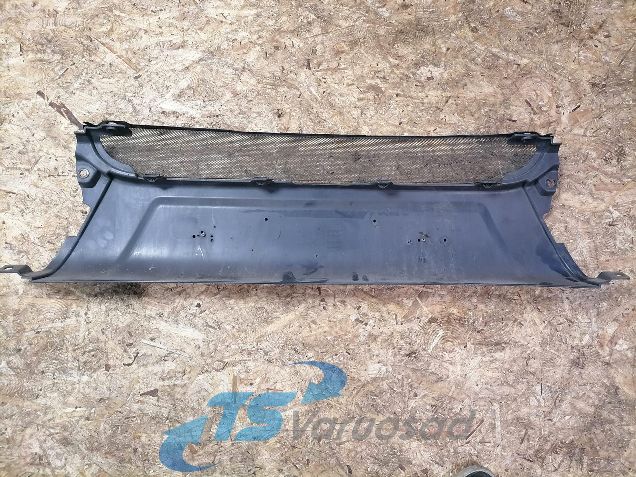 Scania Front bumper cover plastic 1865181 - Aerodynamics/ Spoiler for Truck: picture 2 Scania Front bumper cover plastic 1865181 - Aerodynamics/ Spoiler for Truck: picture 2