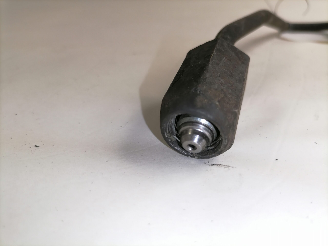 Scania Fuel pipe 1860541 - Fuel processing/ Fuel delivery for Truck: picture 2 Scania Fuel pipe 1860541 - Fuel processing/ Fuel delivery for Truck: picture 2