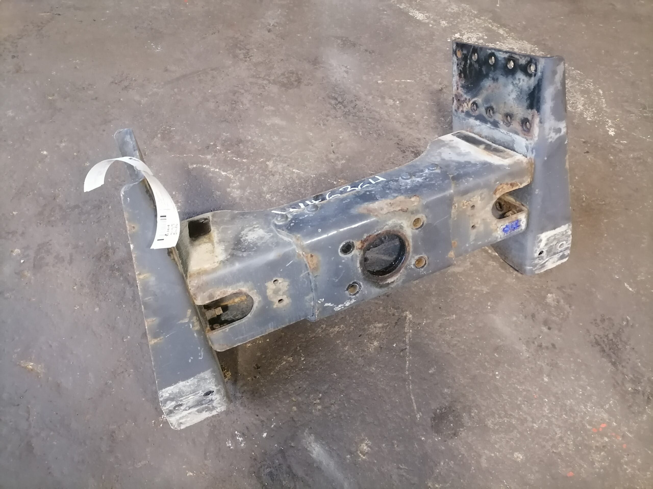 Scania Haakeseadme kinnitusraam CM75N770A01 - Fifth wheel coupling for Truck: picture 2 Scania Haakeseadme kinnitusraam CM75N770A01 - Fifth wheel coupling for Truck: picture 2