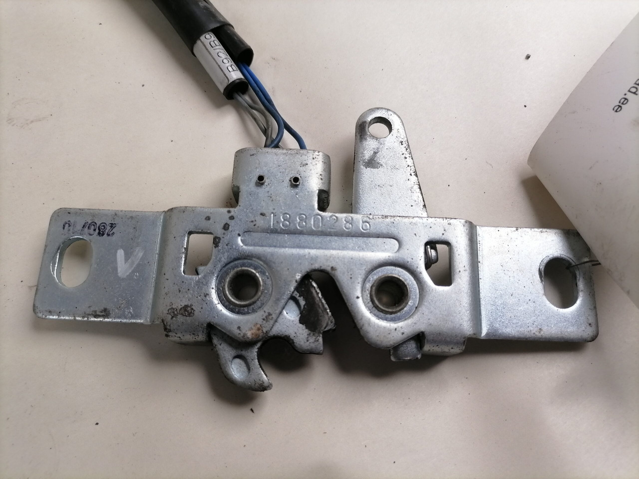 Scania Kabiini küljeluugi lukusti 1880286 - Universal part for Truck: picture 3 Scania Kabiini küljeluugi lukusti 1880286 - Universal part for Truck: picture 3