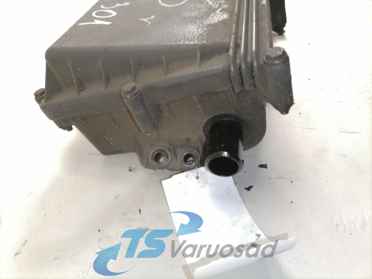 Scania Karterituulutusfiltri korpus 1543778 - Crankcase for Truck: picture 2 Scania Karterituulutusfiltri korpus 1543778 - Crankcase for Truck: picture 2