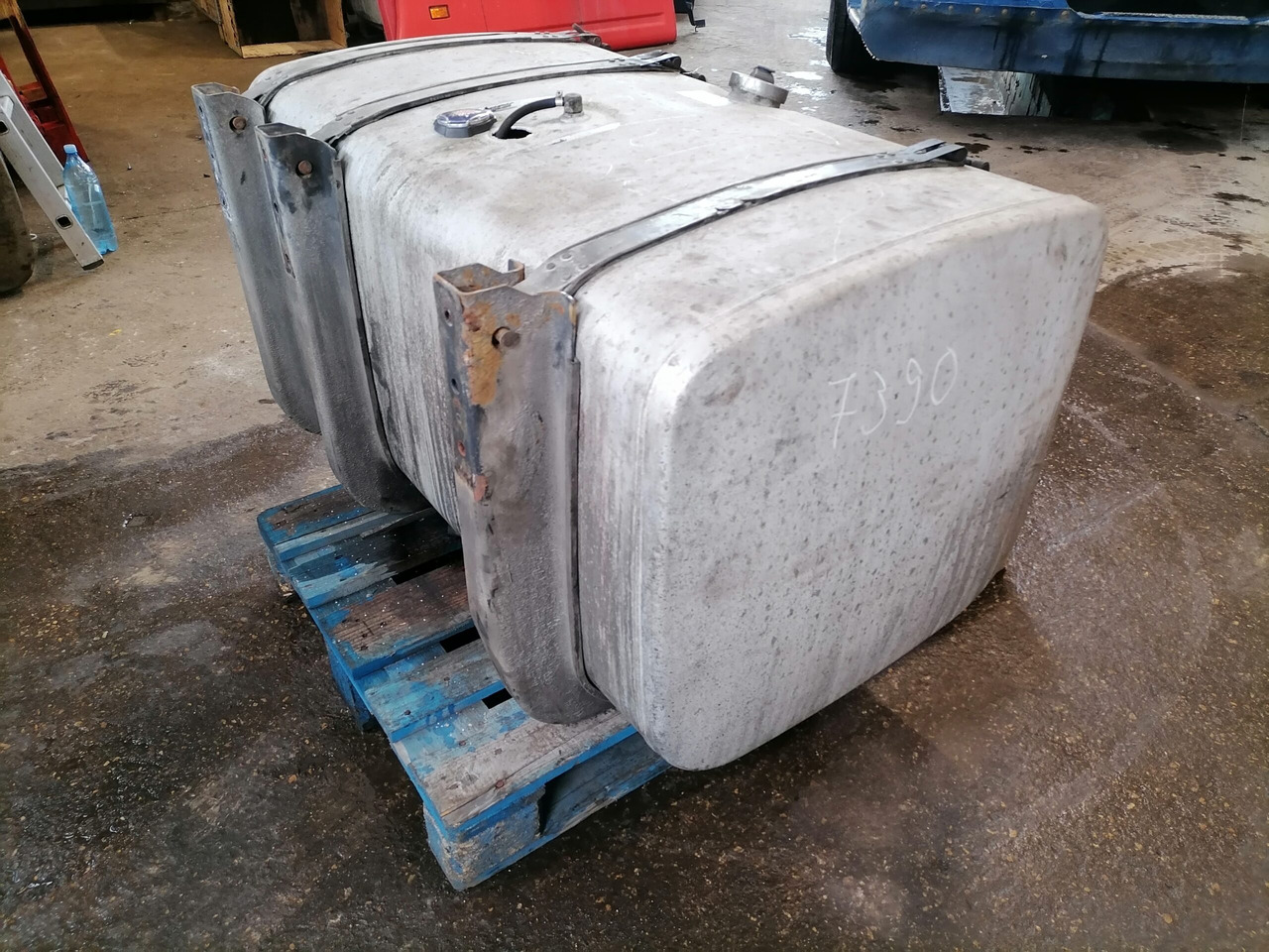 Scania Kütusepaak 500L 1517307 - Fuel tank for Truck: picture 4 Scania Kütusepaak 500L 1517307 - Fuel tank for Truck: picture 4