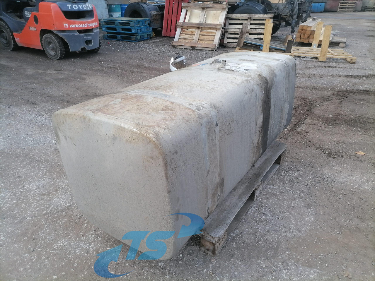Scania Kütusepaak 700L 1517309 - Fuel tank for Truck: picture 3 Scania Kütusepaak 700L 1517309 - Fuel tank for Truck: picture 3