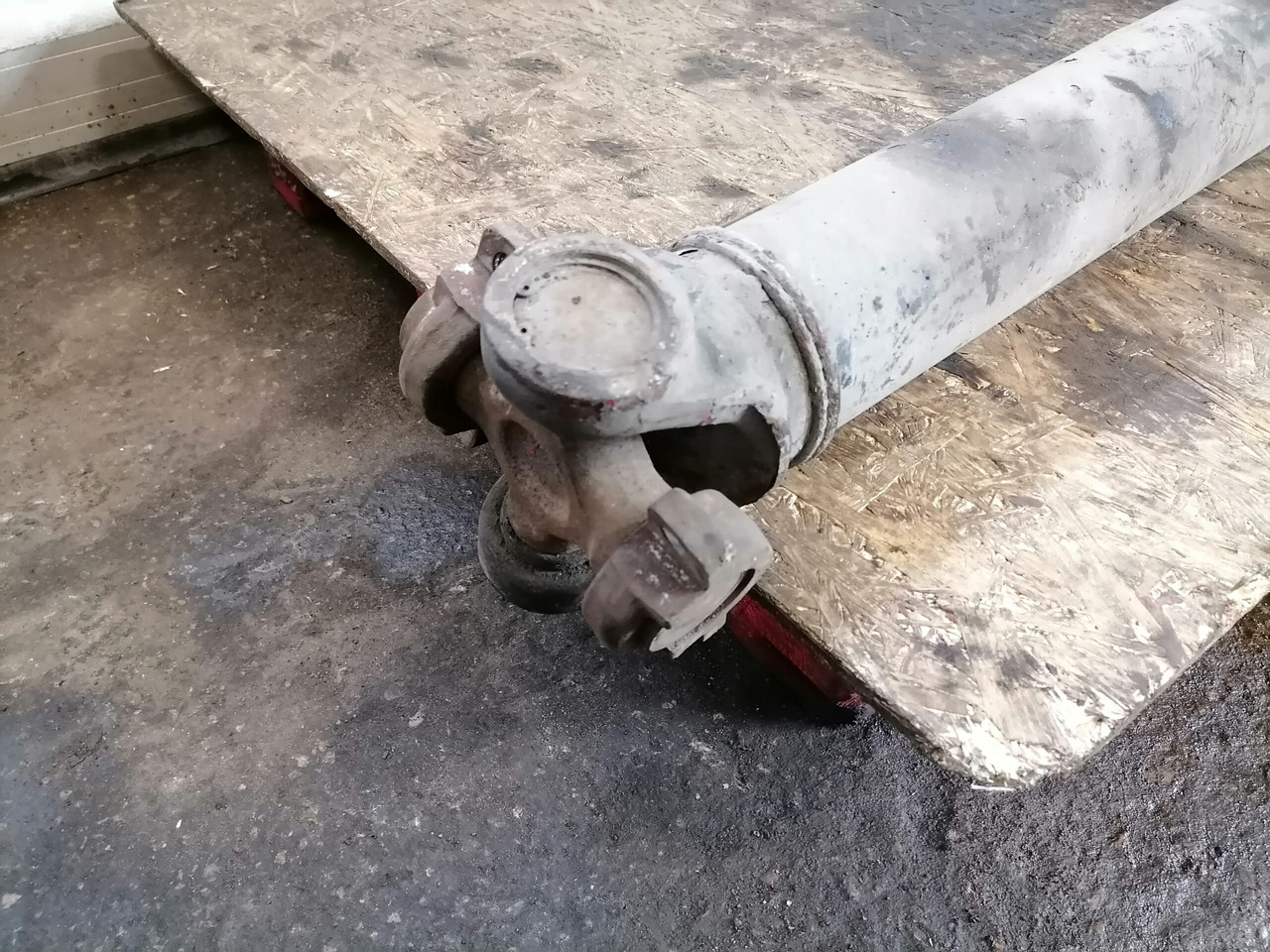 Scania Propeller shaft 1758402 - Propeller shaft for Truck: picture 4 Scania Propeller shaft 1758402 - Propeller shaft for Truck: picture 4