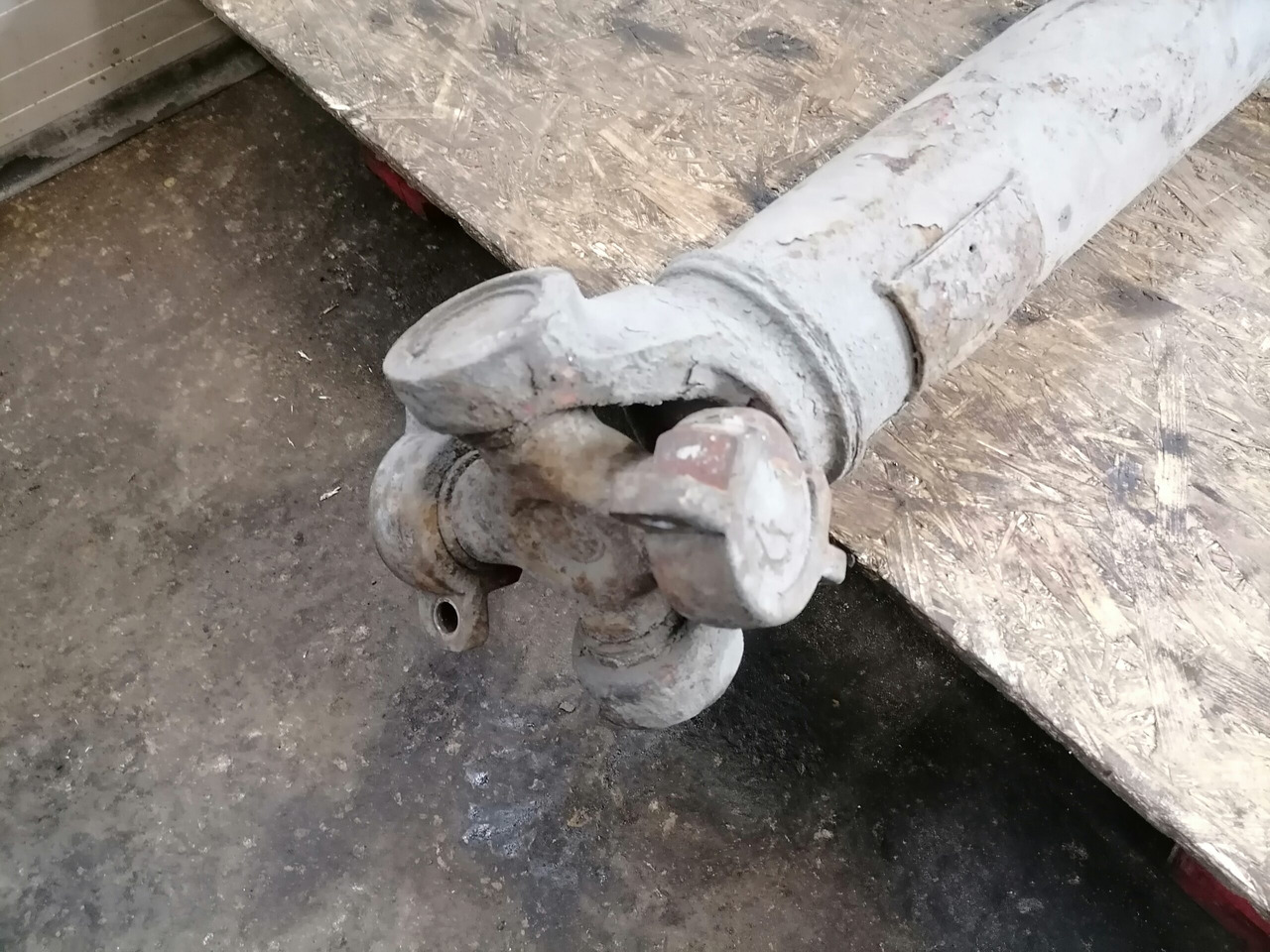 Scania Propeller shaft 1758415 - Propeller shaft for Truck: picture 3 Scania Propeller shaft 1758415 - Propeller shaft for Truck: picture 3