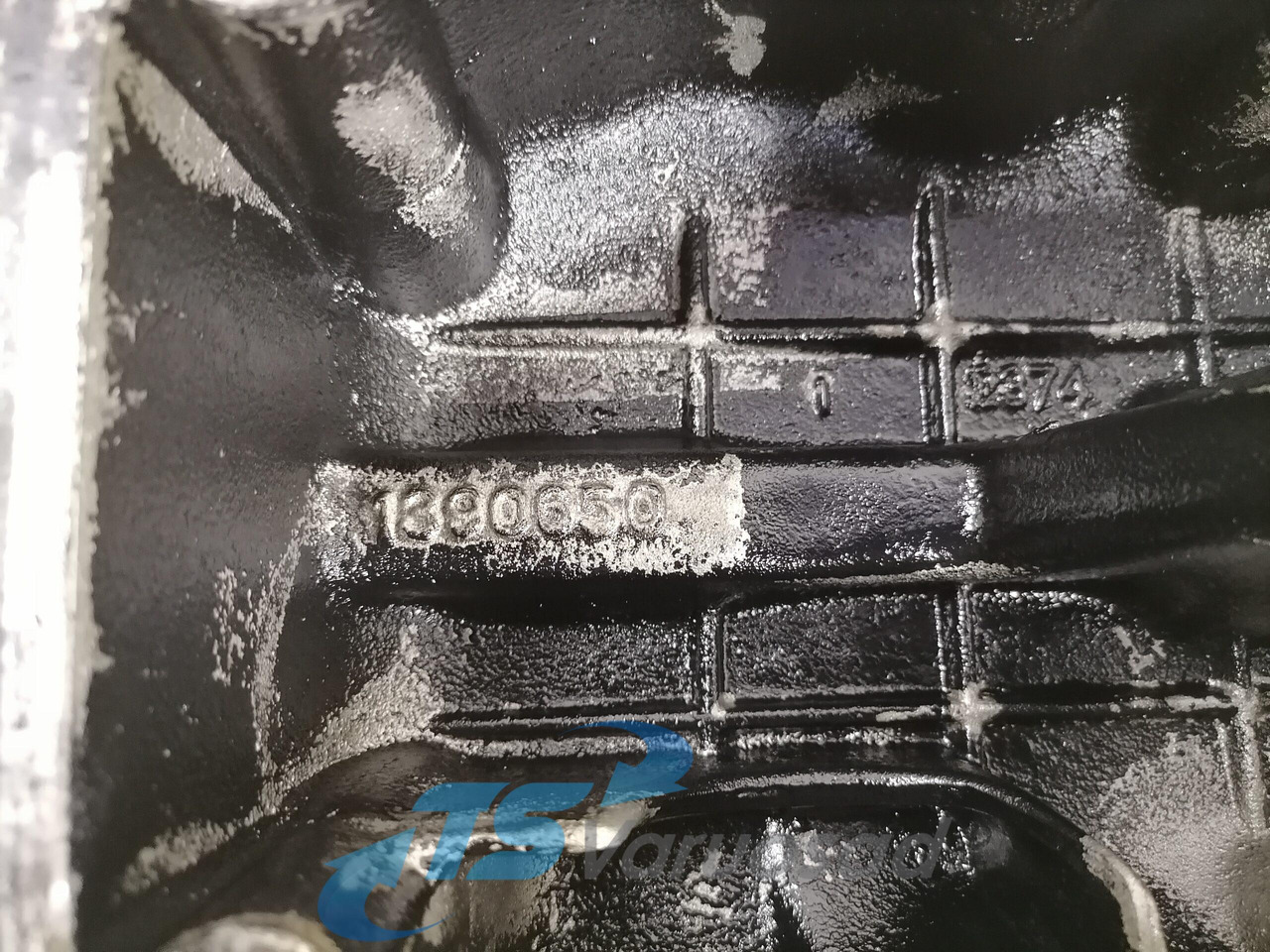 Scania Valve cover 1390650 - Cylinder head for Truck: picture 3 Scania Valve cover 1390650 - Cylinder head for Truck: picture 3