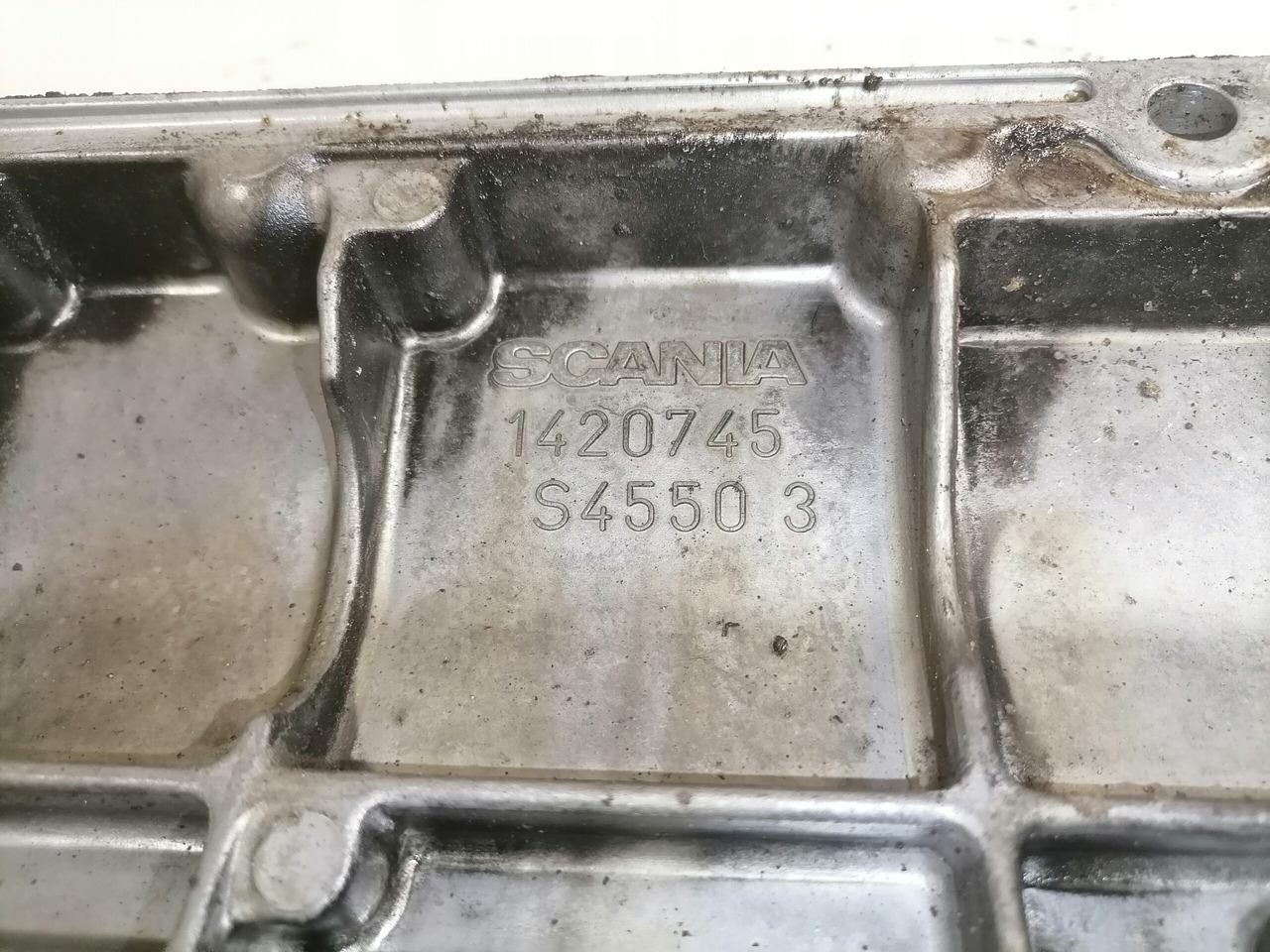 Scania engine side cover 1420745 - Engine and parts for Truck: picture 3 Scania engine side cover 1420745 - Engine and parts for Truck: picture 3