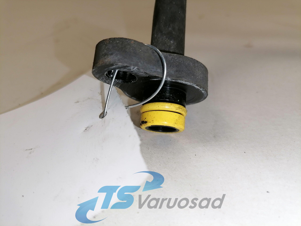 Volvo A/C pipe 84218497 - Heating/ Ventilation for Truck: picture 2 Volvo A/C pipe 84218497 - Heating/ Ventilation for Truck: picture 2