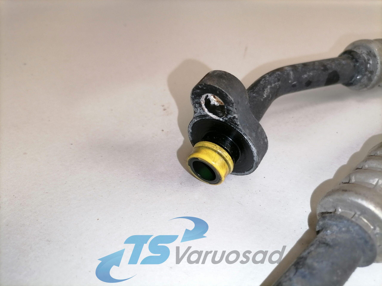 Volvo A/C pipe 84218499 - Heating/ Ventilation for Truck: picture 4 Volvo A/C pipe 84218499 - Heating/ Ventilation for Truck: picture 4