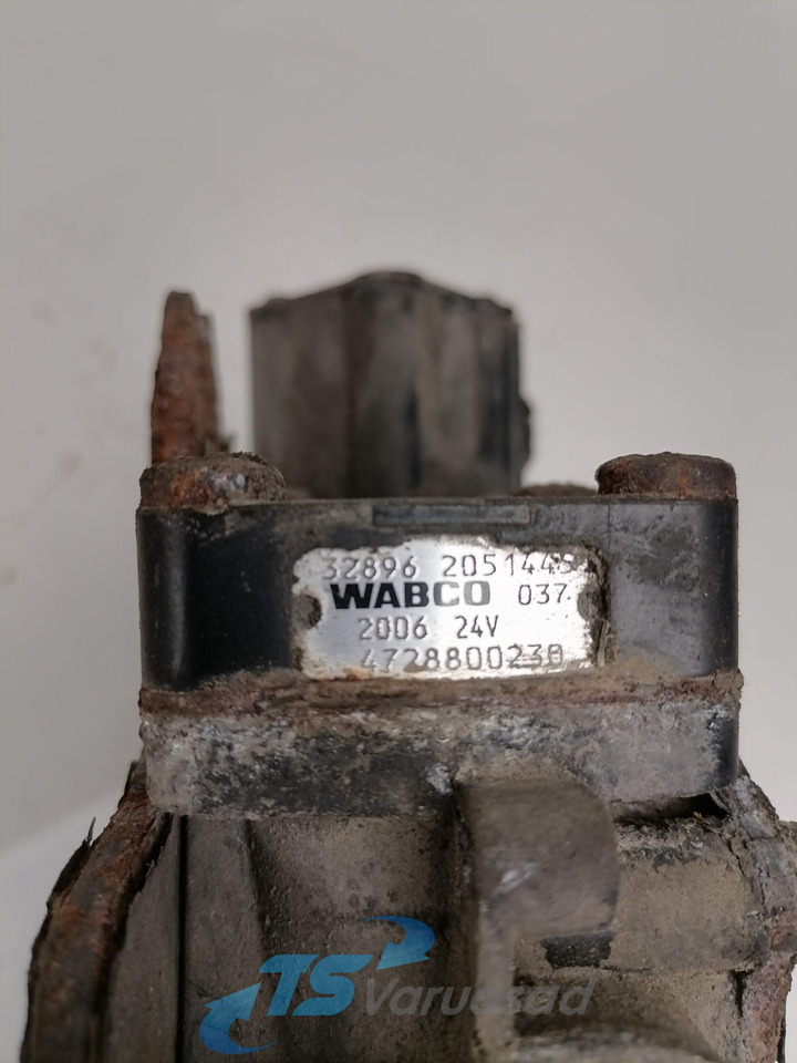 Volvo Air suspension control valve, ECAS 2051445 - Brake valve for Truck: picture 3 Volvo Air suspension control valve, ECAS 2051445 - Brake valve for Truck: picture 3