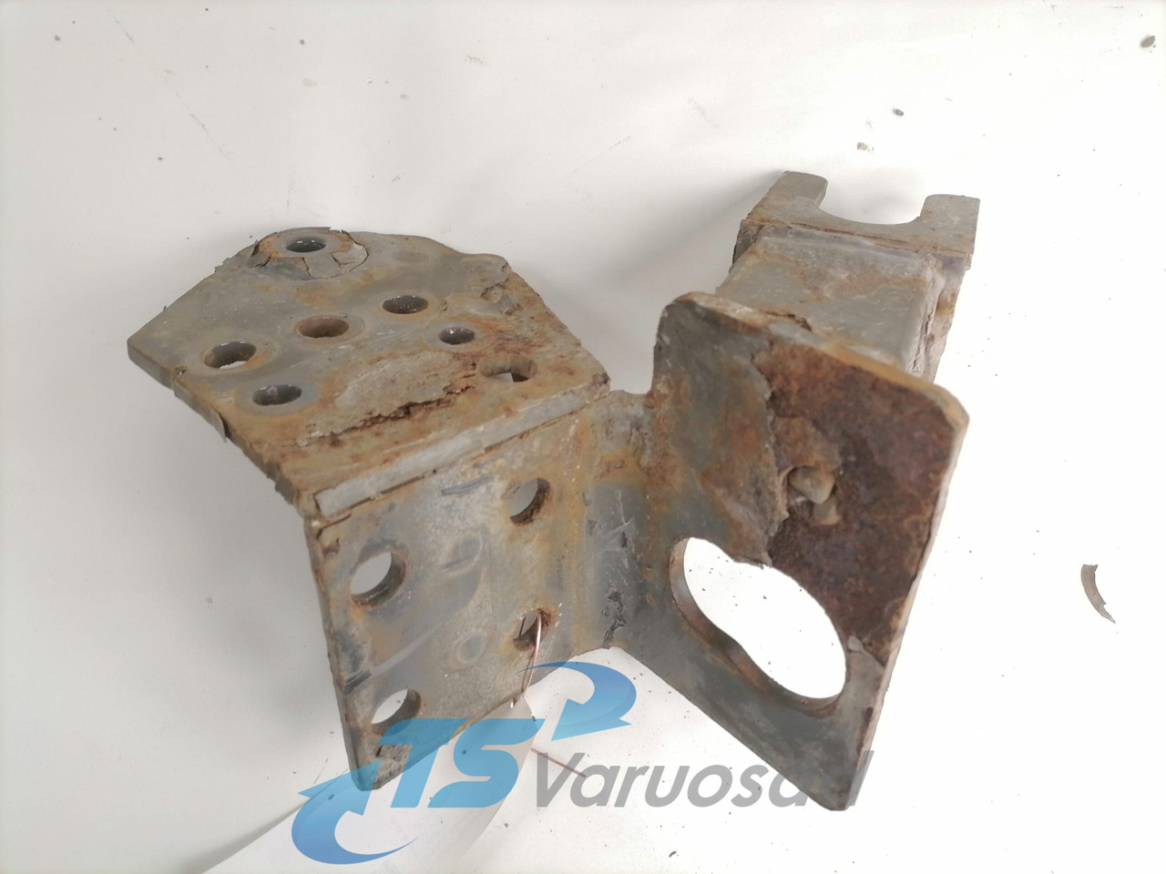 Volvo Bumper bracket 20499244 - Bumper for Truck: picture 3 Volvo Bumper bracket 20499244 - Bumper for Truck: picture 3