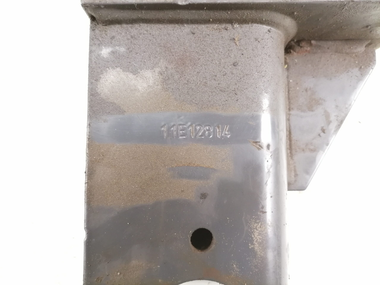 Volvo Bumper bracket 82928883 - Bumper for Truck: picture 3 Volvo Bumper bracket 82928883 - Bumper for Truck: picture 3