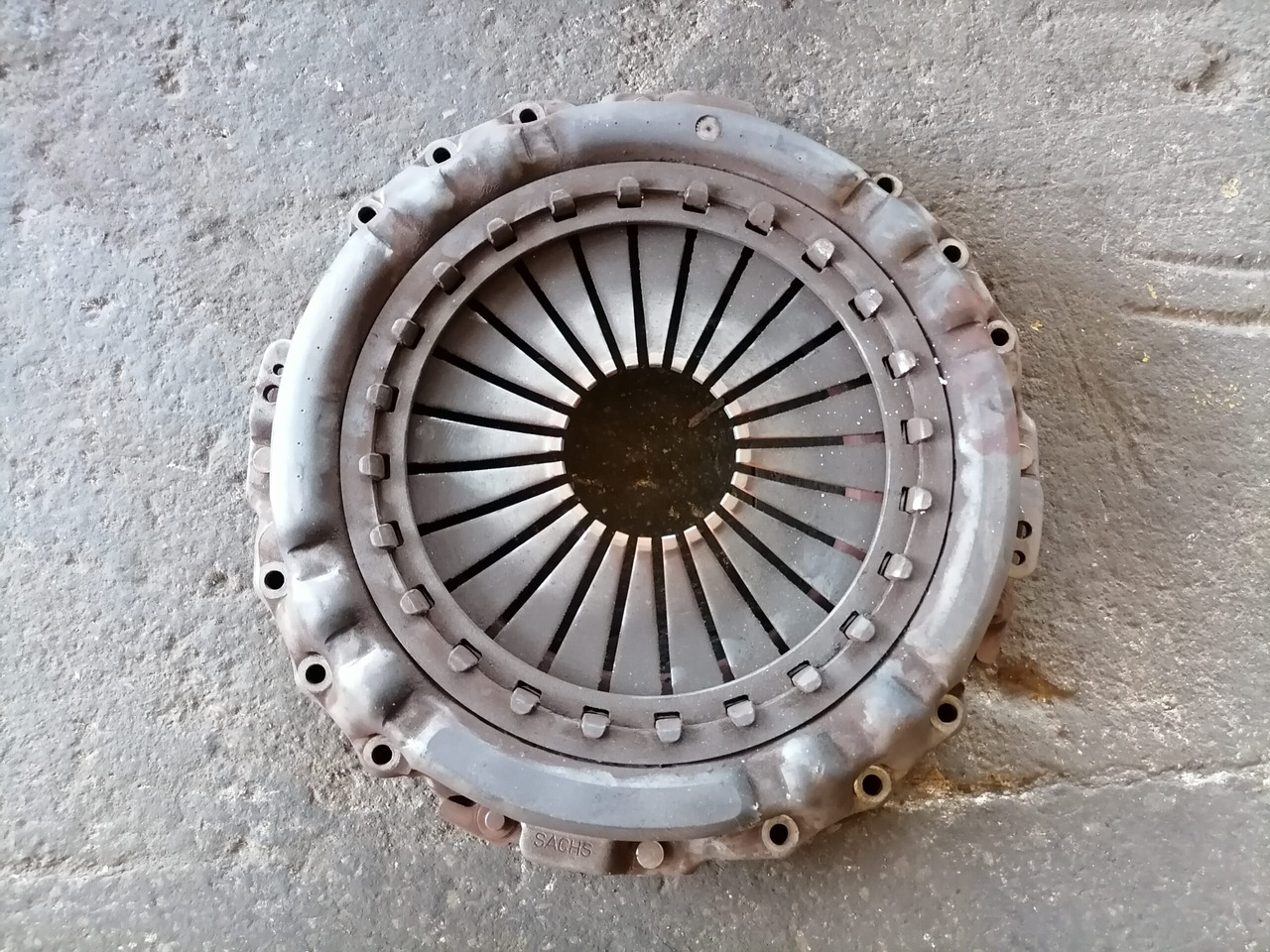 Volvo Clutch cover 20806454 - Clutch and parts for Truck: picture 3 Volvo Clutch cover 20806454 - Clutch and parts for Truck: picture 3