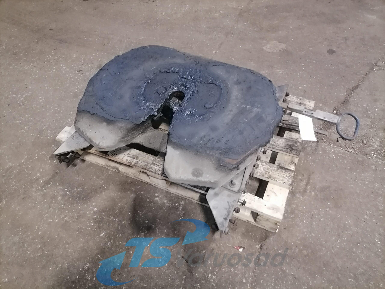 Volvo Fifht wheel 21587549 - Fifth wheel coupling for Truck: picture 1 Volvo Fifht wheel 21587549 - Fifth wheel coupling for Truck: picture 1