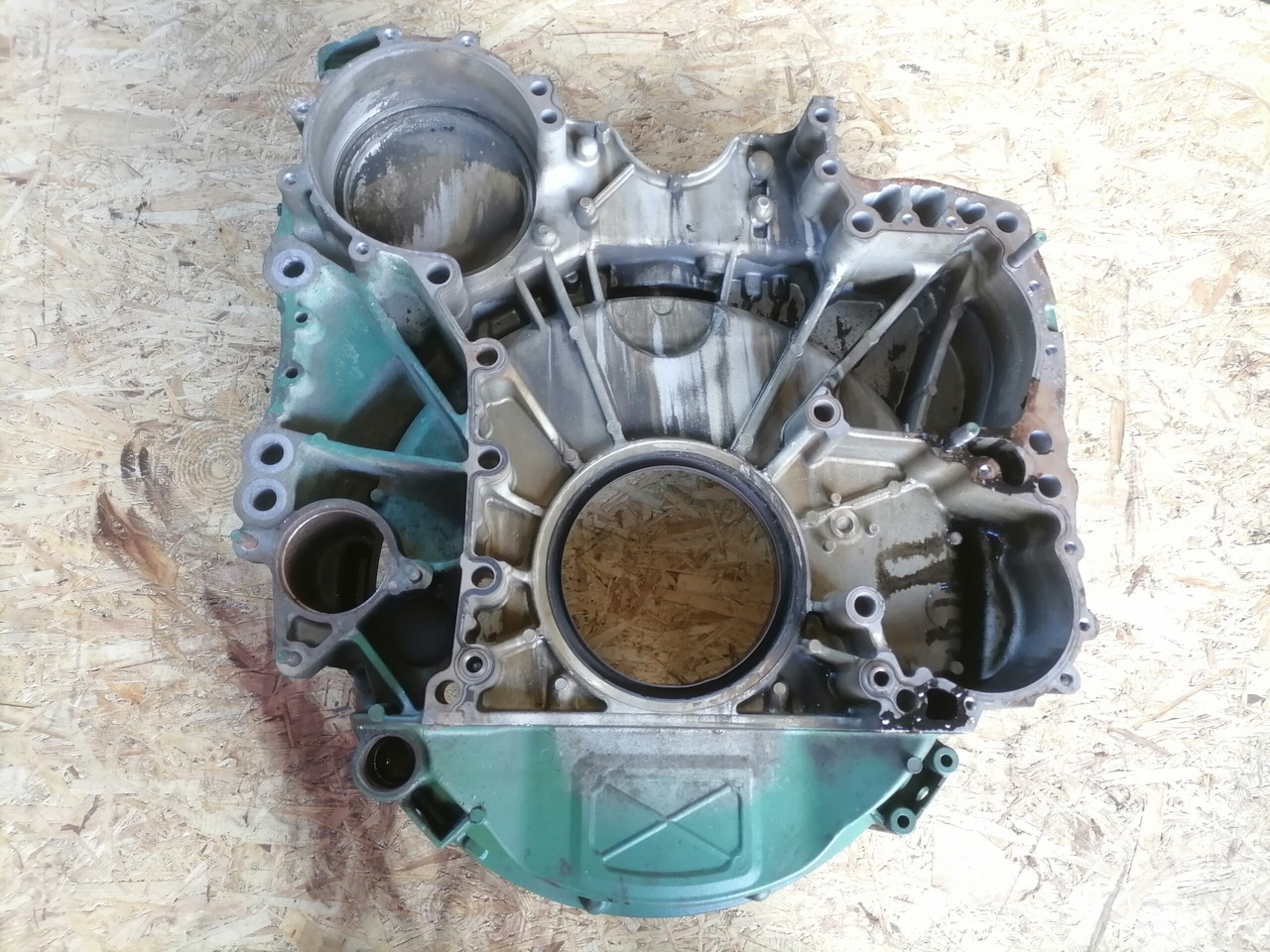 Volvo Flywheel housing 21769015 - Flywheel for Truck: picture 3 Volvo Flywheel housing 21769015 - Flywheel for Truck: picture 3