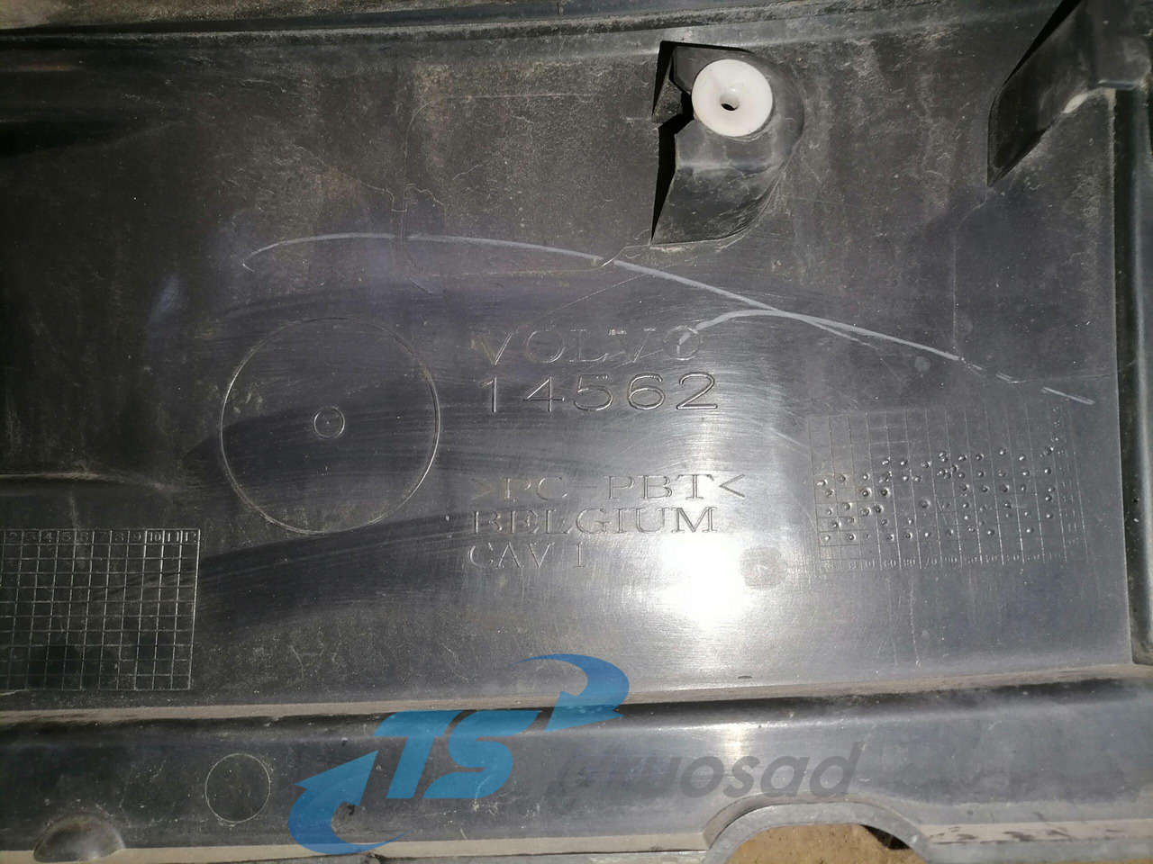 Volvo Iluvõre plastik 84055530 - Grill for Truck: picture 3 Volvo Iluvõre plastik 84055530 - Grill for Truck: picture 3
