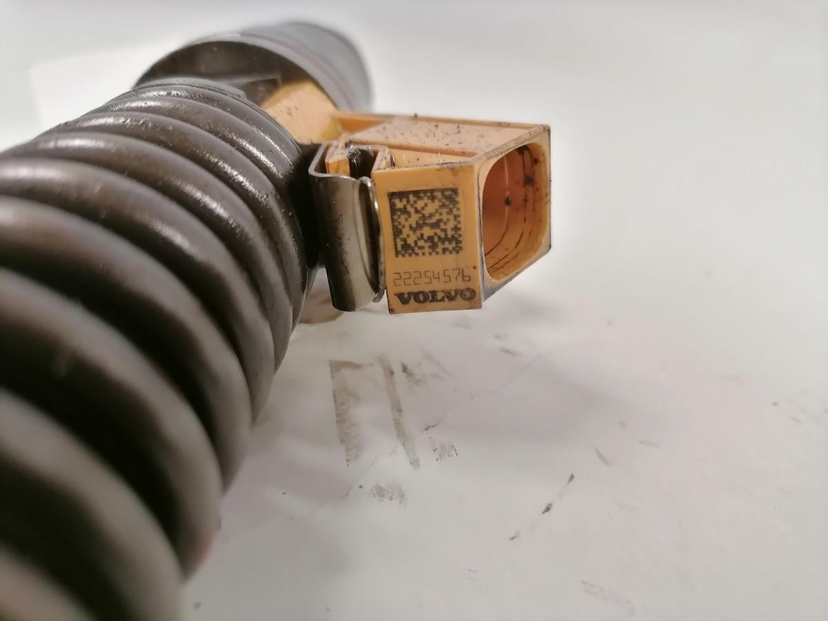 Volvo Injector 22254576 - Fuel pump for Truck: picture 4 Volvo Injector 22254576 - Fuel pump for Truck: picture 4