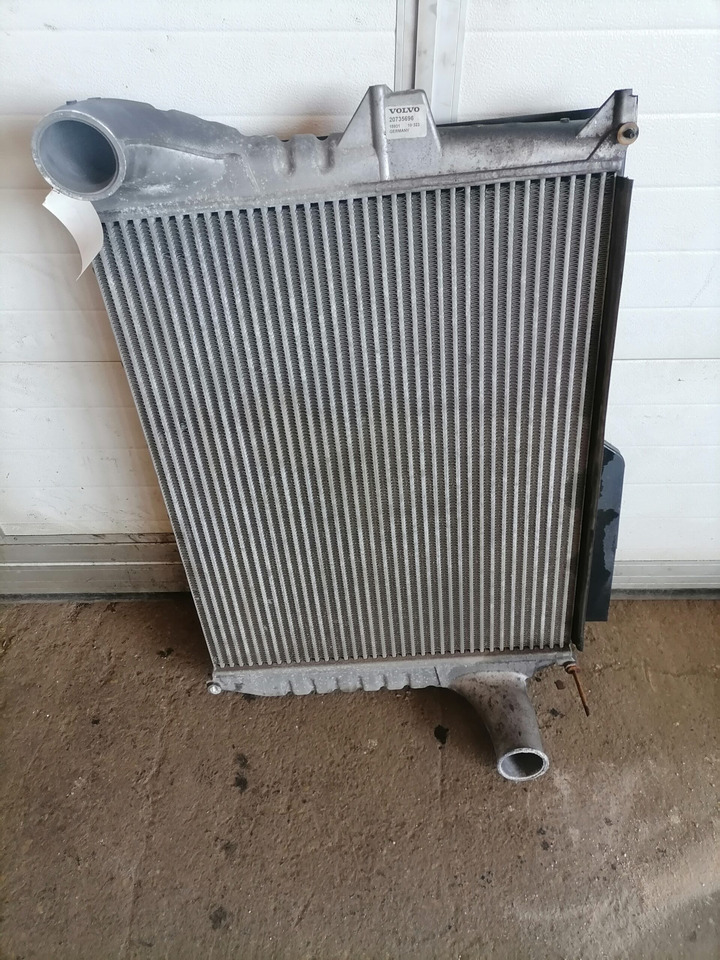 Volvo Intercooler radiator 20735696 - Intercooler for Truck: picture 1 Volvo Intercooler radiator 20735696 - Intercooler for Truck: picture 1