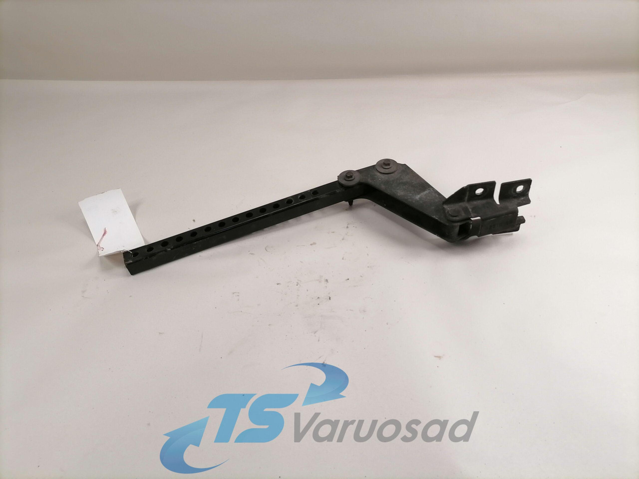 Volvo Kabiini tuulesuunaja kandur 82210159 - Aerodynamics/ Spoiler for Truck: picture 1 Volvo Kabiini tuulesuunaja kandur 82210159 - Aerodynamics/ Spoiler for Truck: picture 1