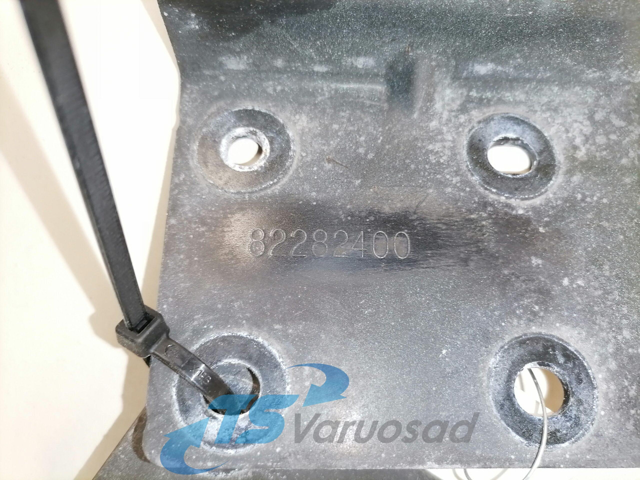 Volvo Kabiini tuulesuunaja kandur 82282286 - Aerodynamics/ Spoiler for Truck: picture 3 Volvo Kabiini tuulesuunaja kandur 82282286 - Aerodynamics/ Spoiler for Truck: picture 3