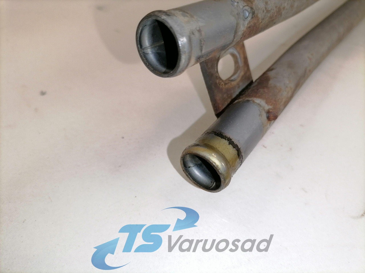 Volvo Salongisoojendus torud 21913681 - Heating/ Ventilation for Truck: picture 2 Volvo Salongisoojendus torud 21913681 - Heating/ Ventilation for Truck: picture 2