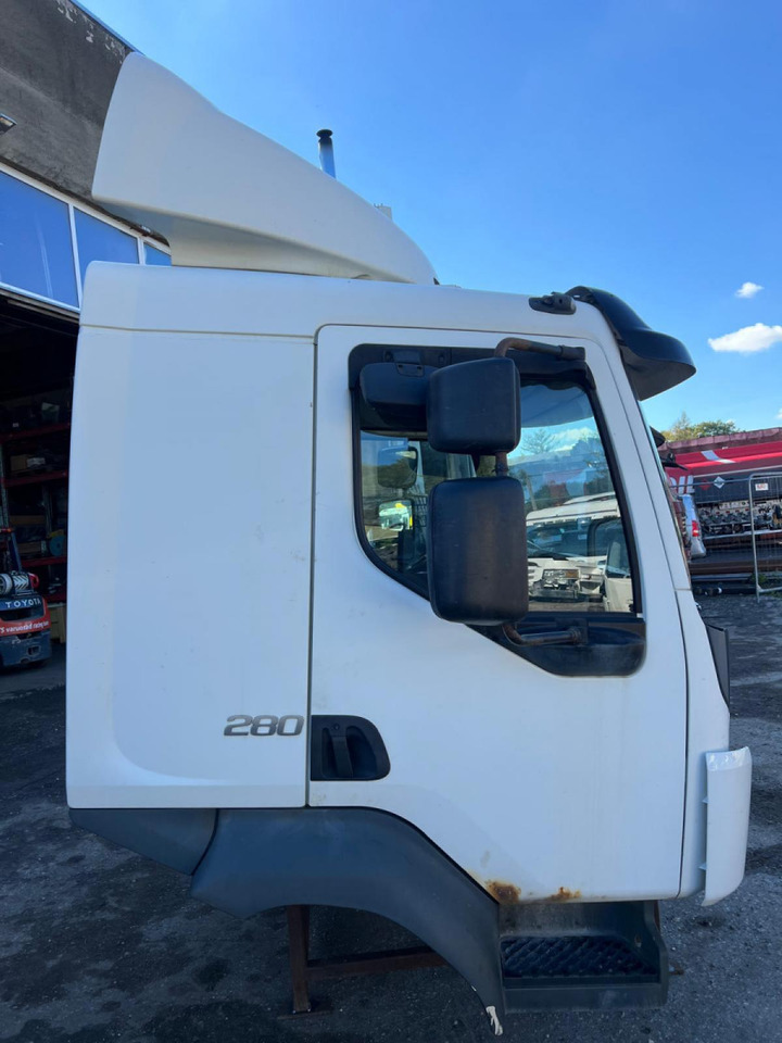 Volvo Volvo kabiin 85145280 - Cab and interior for Truck: picture 3 Volvo Volvo kabiin 85145280 - Cab and interior for Truck: picture 3