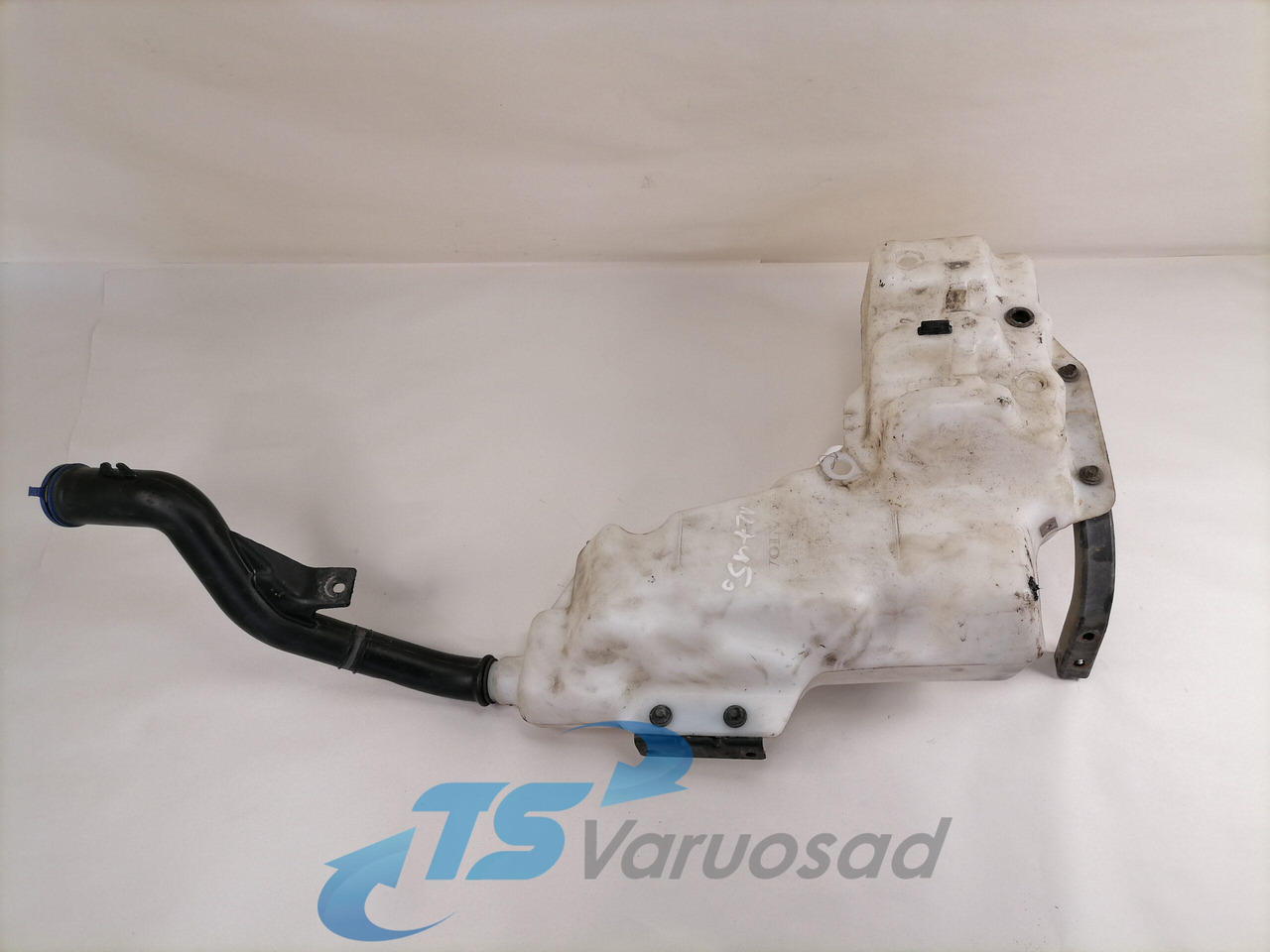 Volvo Windscreen washer fluid tank 84092259 - Wiper for Truck: picture 4 Volvo Windscreen washer fluid tank 84092259 - Wiper for Truck: picture 4