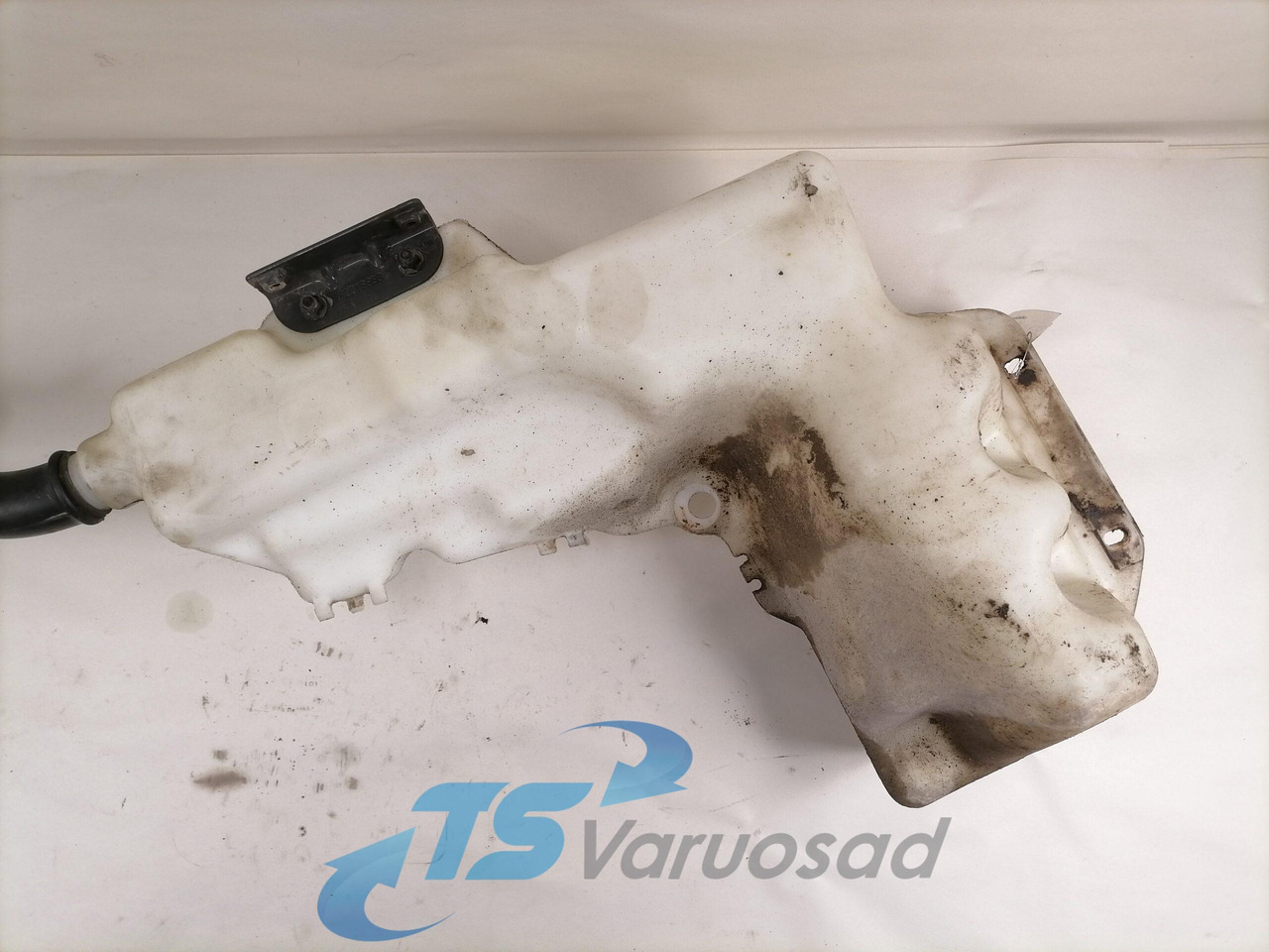 Volvo Windscreen washer fluid tank 84092259 - Wiper for Truck: picture 5 Volvo Windscreen washer fluid tank 84092259 - Wiper for Truck: picture 5