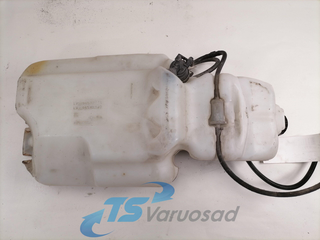 Volvo Windscreen washer fluid tank 84530119 - Wiper for Truck: picture 3 Volvo Windscreen washer fluid tank 84530119 - Wiper for Truck: picture 3