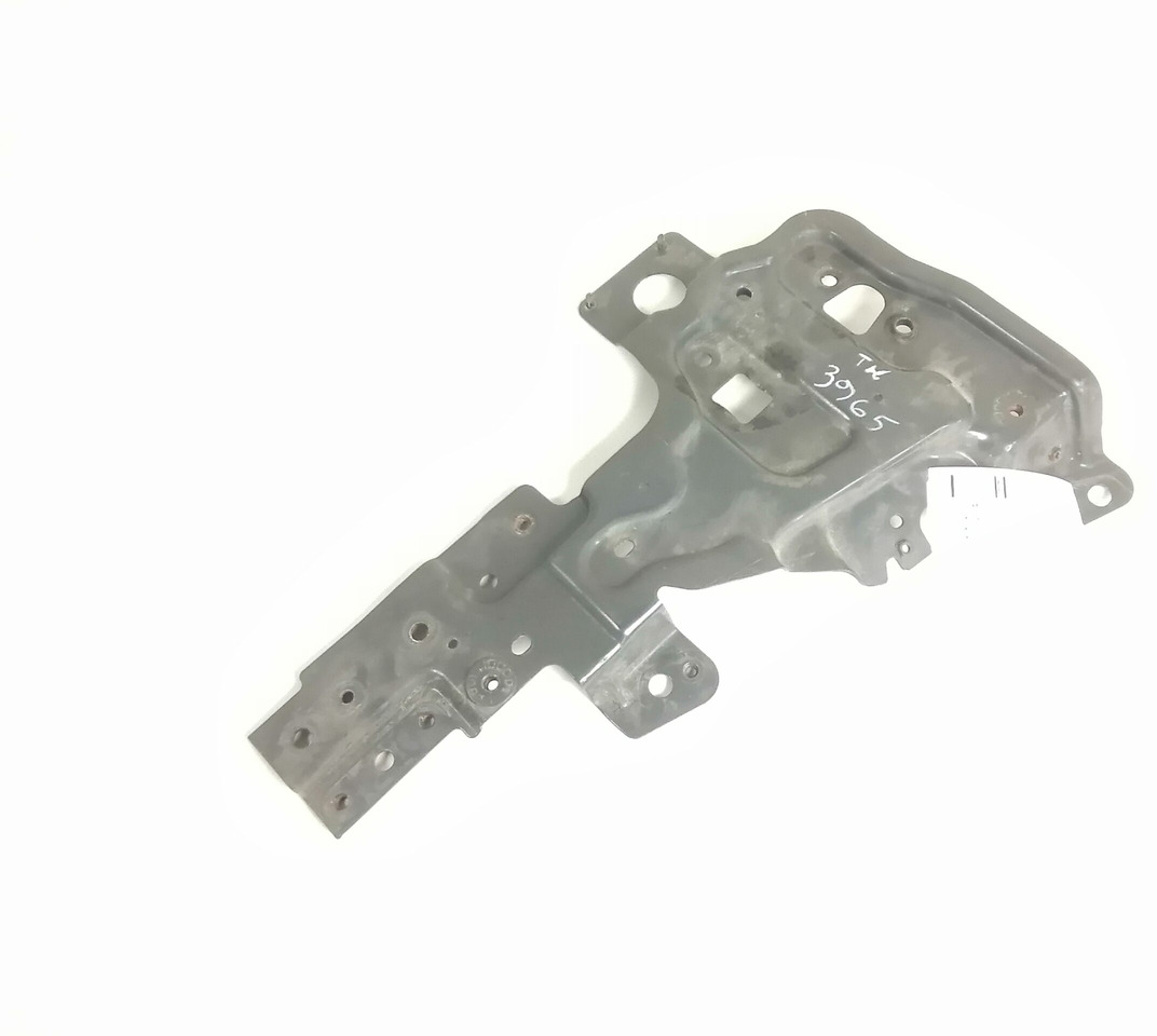 Volvo light bracket 84146828 - Lights/ Lighting for Truck: picture 1 Volvo light bracket 84146828 - Lights/ Lighting for Truck: picture 1