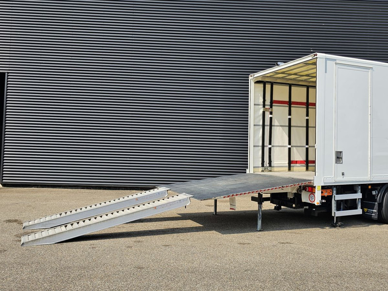 MAN TGM 26.320 / 6x2-4 / LBW / 6000kg TAIL LIFT - Curtain side truck: picture 3 MAN TGM 26.320 / 6x2-4 / LBW / 6000kg TAIL LIFT - Curtain side truck: picture 3