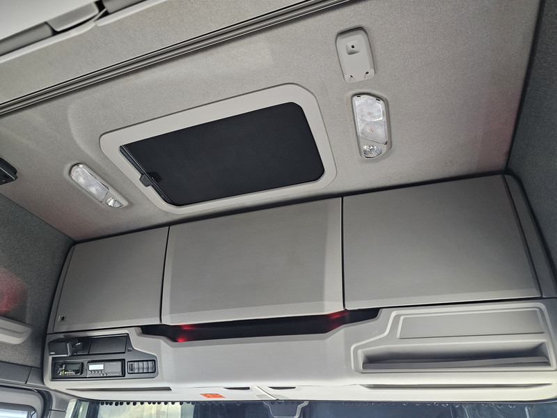 Tractor unit Scania S580 V8 4x2 / HYDRAULIC / RETARDER / FULL AIR: picture 19 Tractor unit Scania S580 V8 4x2 / HYDRAULIC / RETARDER / FULL AIR: picture 19