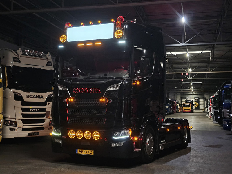 Tractor unit Scania S580 V8 4x2 / HYDRAULIC / RETARDER / FULL AIR: picture 12 Tractor unit Scania S580 V8 4x2 / HYDRAULIC / RETARDER / FULL AIR: picture 12