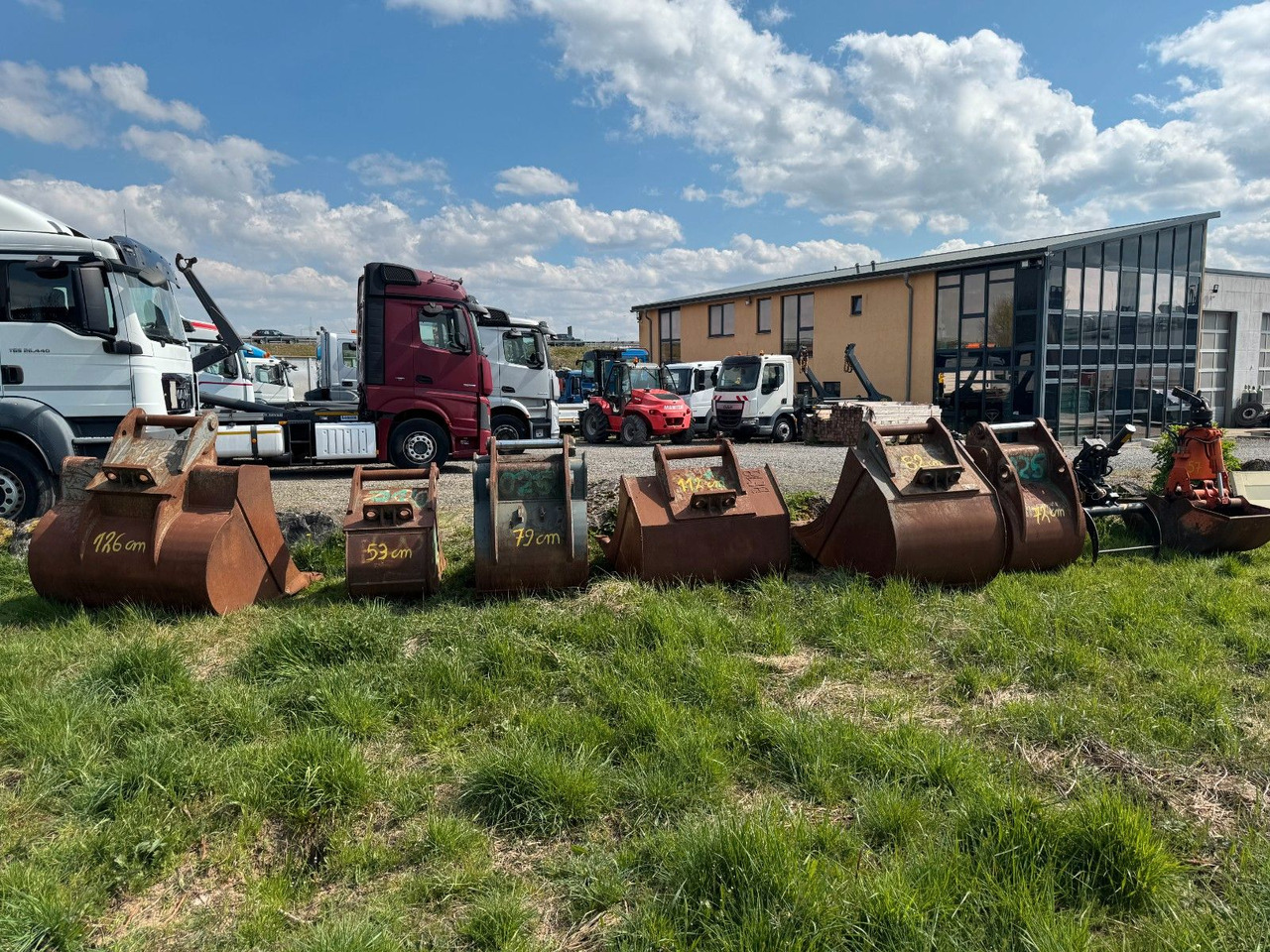 Baggerschaufeln & Greiffer LKW ab 1500 € netto - Wheel excavator: picture 1 Baggerschaufeln & Greiffer LKW ab 1500 € netto - Wheel excavator: picture 1