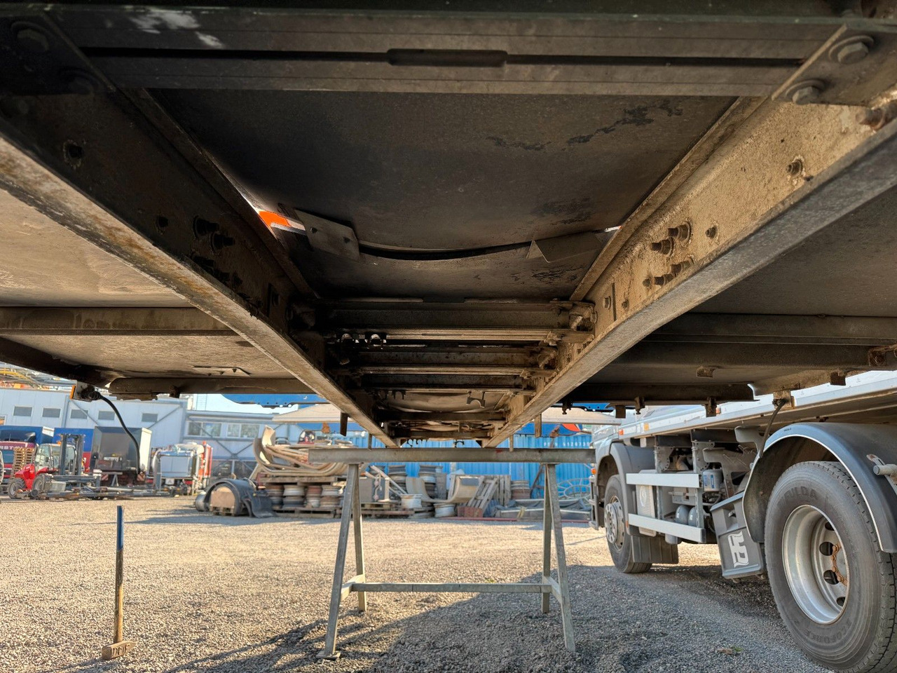New Crane truck Holzwagenaufbau mit Rungen Aluminium: picture 6
