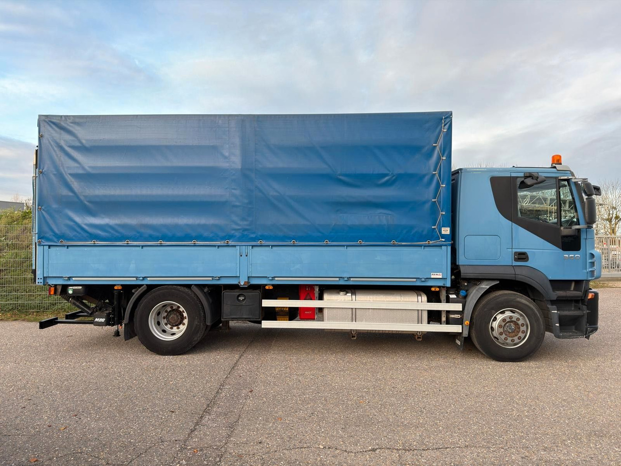 Iveco 190S36/9 Stralis Pritsche & Hebebühne 3 to. TOP - Curtain side truck: picture 4 Iveco 190S36/9 Stralis Pritsche & Hebebühne 3 to. TOP - Curtain side truck: picture 4