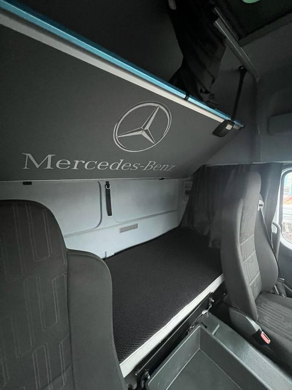 Mercedes-Benz 1324 4X2 Koffer Plane 6 to. Hebebühne - Box truck: picture 3 Mercedes-Benz 1324 4X2 Koffer Plane 6 to. Hebebühne - Box truck: picture 3