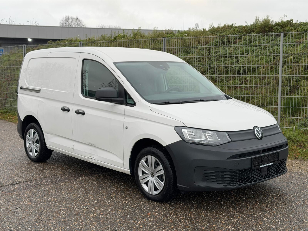 Volkswagen Caddy 4x2 | 2,0 TDI | Klima | PDC | Spurhalteass - People carrier: picture 3 Volkswagen Caddy 4x2 | 2,0 TDI | Klima | PDC | Spurhalteass - People carrier: picture 3